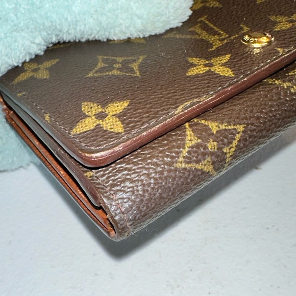 127 Louis Vuitton Monogram Porte Monnaie Tresor Bifold Wallet - Picture 9 of 16
